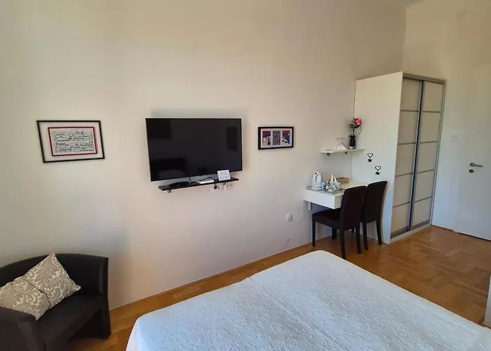 Guest house Rooms Tisa Old Town