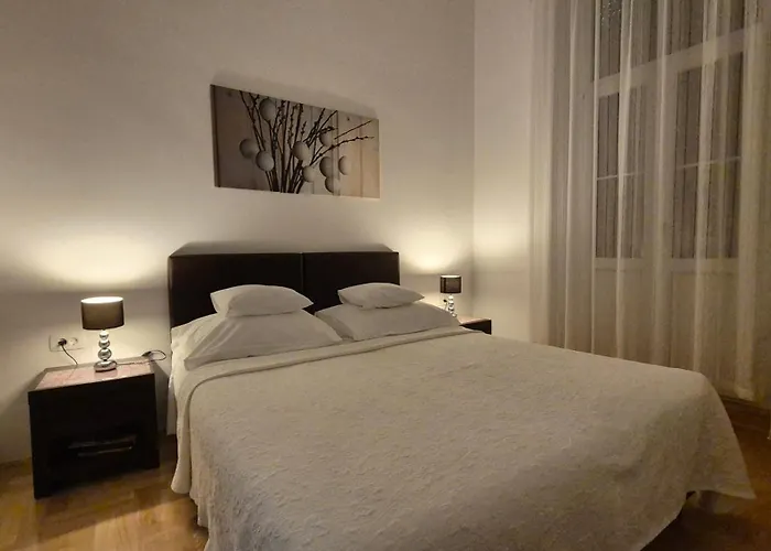 Rooms Tisa Old Town Guest house 3*