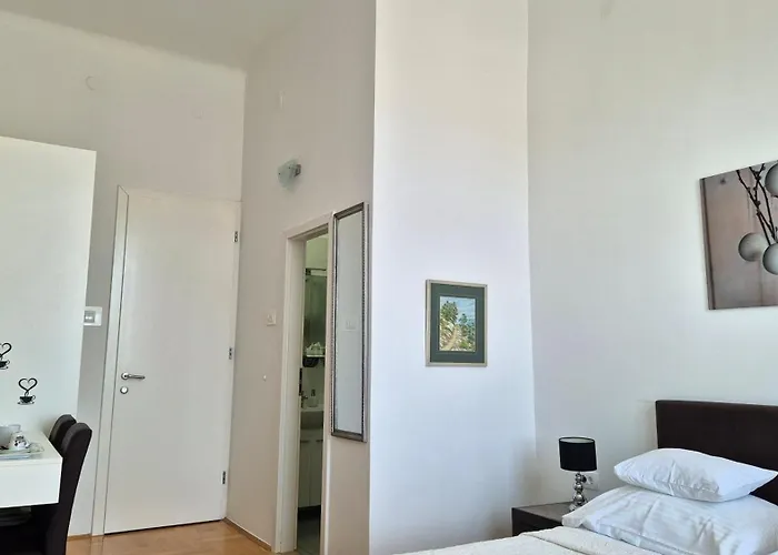 Rooms Tisa Old Town Guest house