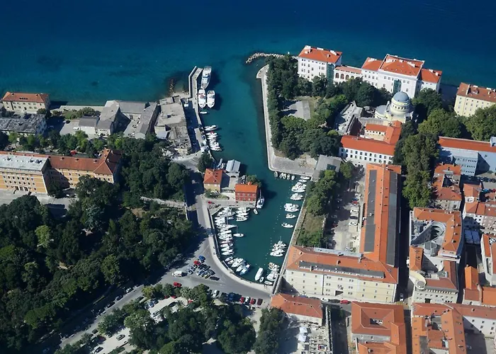 Rooms Tisa Old Town Guest house 3*